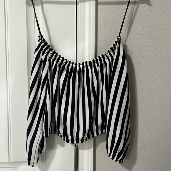 Forever 21 striped crop top. NWT. Size small - Picture 3 of 3